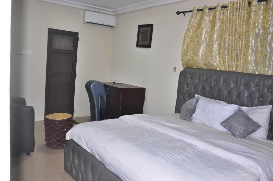 Toprano Hotel Ikeja Eksteriør billede