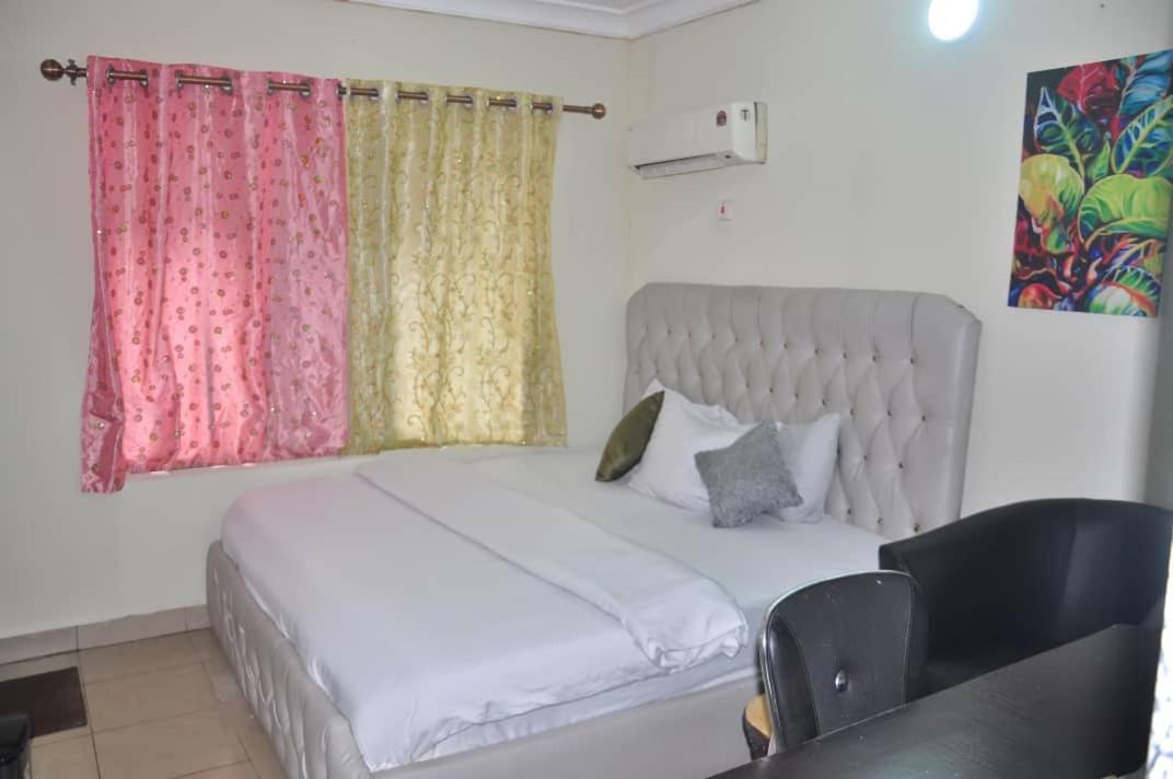 Toprano Hotel Ikeja Eksteriør billede